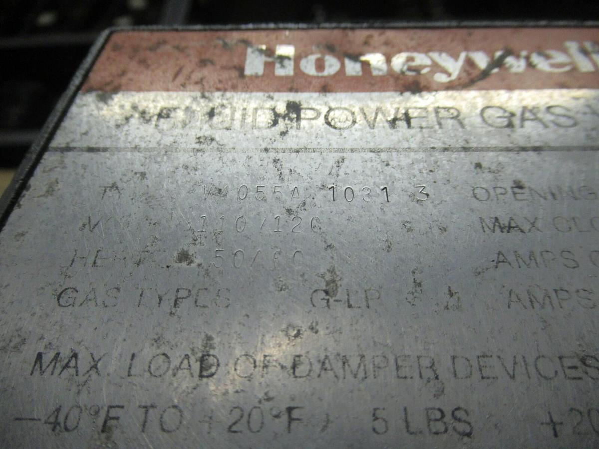 Used HONEYWELL FLUID POWER GAS VALVE V4055A10313 120 VAC 0.33 AMP G-LP GAS 75 PSI