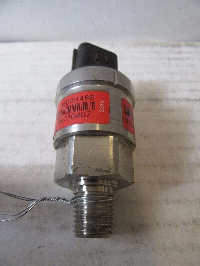 Used YORK / DANFOSS 025-28678-002 AKS-32R CHILLLER PRESSURE TRANSDUCER 50 - 125 PSIS