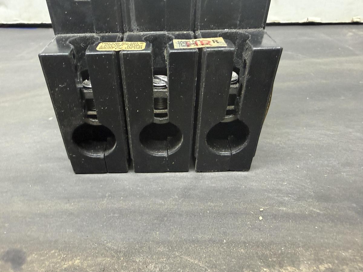 Used SQUARE D CIRCUIT BREAKER EHB34030 30 AMP 480/277 VAC 3-POLE