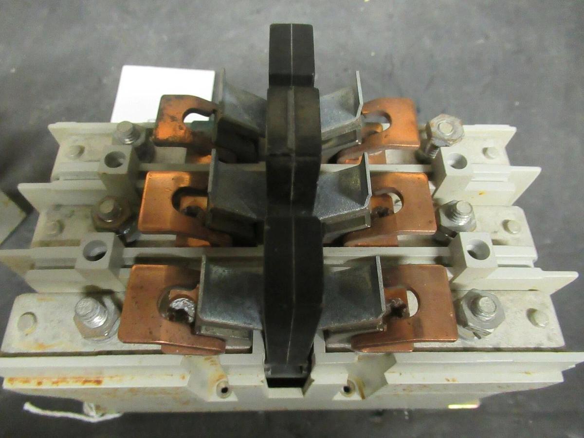 CUTLER HAMMER CONTACTOR C825HN10 SER. A1 120 AMP 600 VAC COIL: 120V