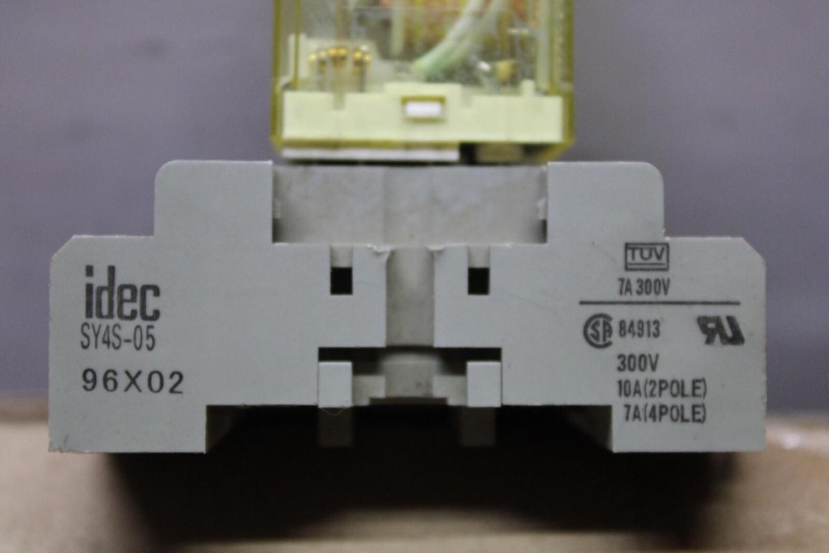 Used LOT OF 2 IDEC RELAY RY4S-U 120/240 VAC 50/60 HZ 5 AMP *WARRANTY INCLUDED*