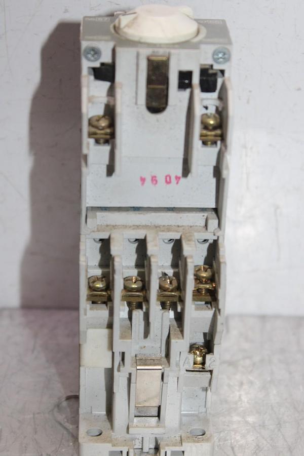 Used CUTLER HAMMER D15CR31 CONTACTOR W/ C320TP2 TIMING RELAY 10-180 SECOND