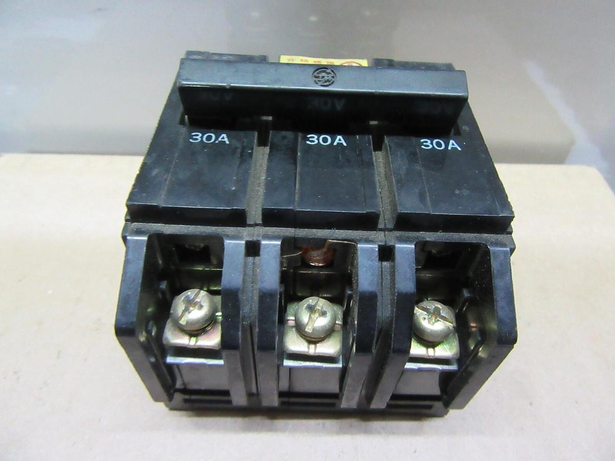 Used IM MOLDED CASE CIRCUIT BREAKER BH-50AF 220 VOLT 30 AMP 3-POLE 50/60 HZ
