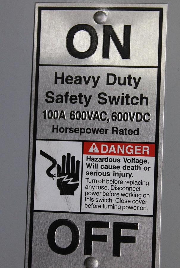 Used CUSTOM CONTROL SENSORS PRESSURE DIFFERENTIAL SWITCH 604D1 750 PSIG