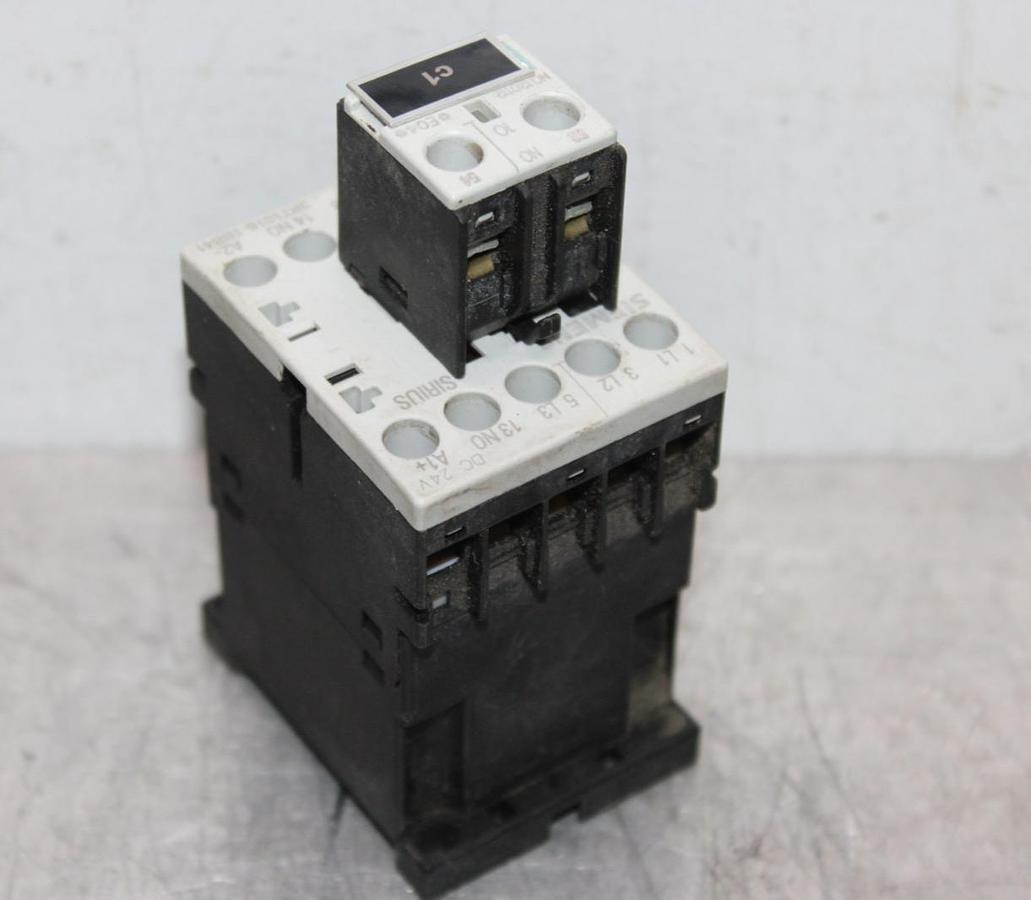 Used SIEMENS SIRIUS CONTACTOR 3RT1016-1BB41 600 VAC 20 AMP 7.5 HP W/ 3RH1911-1AA10