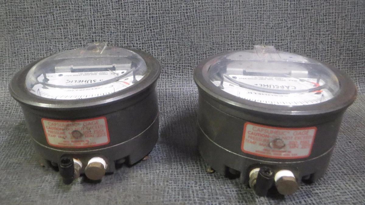 Used (1) DWYER CAPSUHELIC PRESSURE METER 500 PSIG (3400 kPa) MODEL: 4220C