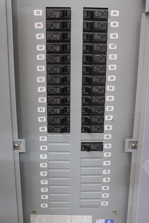 Used GENERAL ELECTRIC SERVICE PANELBOARD AB43B 225 AMP 208Y/120V 3-PHASE NEMA 1
