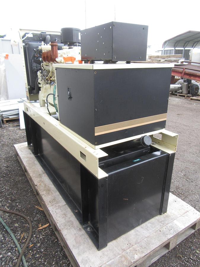 Used 30KW DIESEL GENERATOR  KOHLER 120/240 V JOHN DEERE  12-LEAD RECONNECTABLE 33 KW