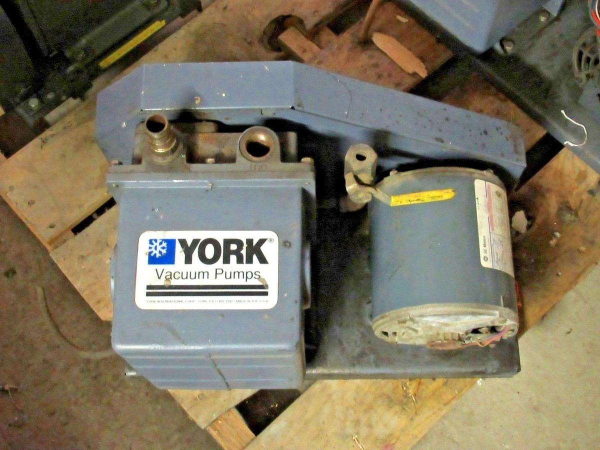 Used YORK 1/2 HP 3 PHASE OIL-SEALED ROTARY VACUUM PUMP 026-32305-000 W/ K416 MOTOR