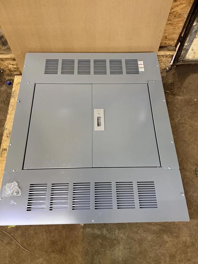 NEW SQUARE D MLO HCP I-LINE PANELBOARD 1000 AMP 480 VAC 18-SLOT 3-PHASE 3-WIRE