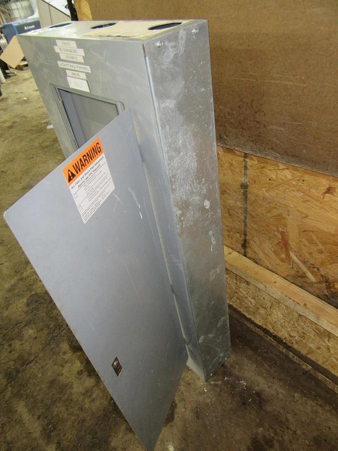 Used 100 AMP SQUARE D EDB / NF PANELBOARD PANEL MAIN LUG MLO 3 PH 4 W 600 / 480 V E1
