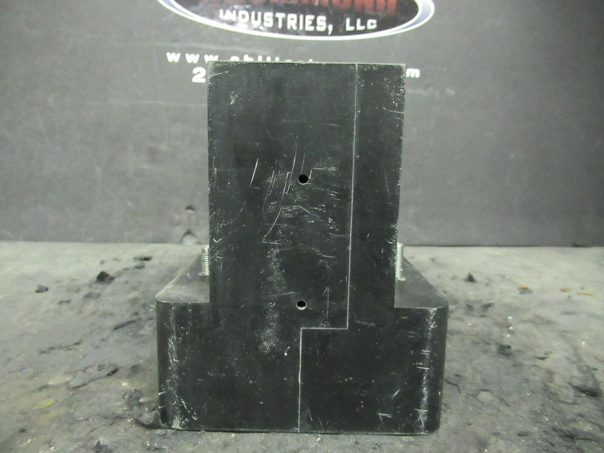 Used MERLIN GERIN NEUTRAL CURRENT SENSOR CT 685-518-A MASTERPACT TRIP 800 AMP 685518A