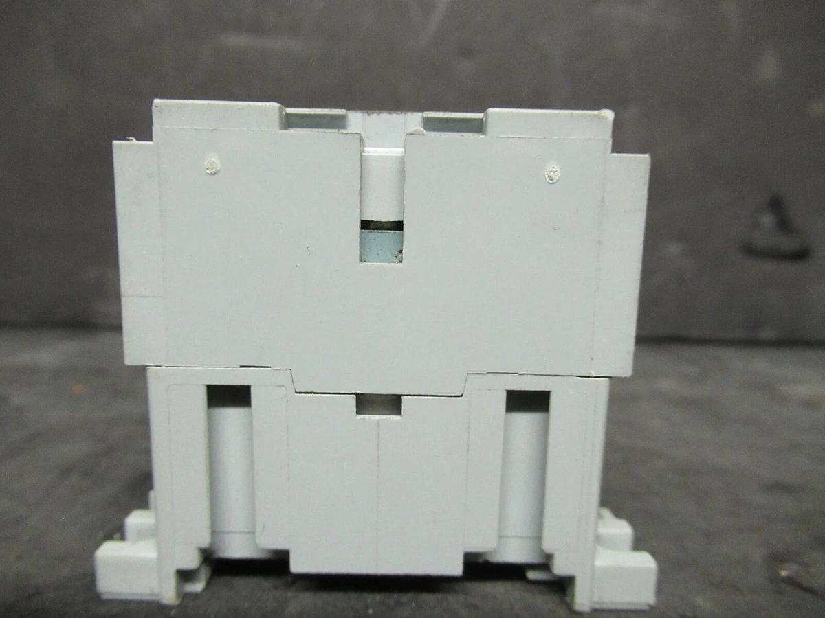 Used ALLEN BRADLEY CONTROL RELAY 700-MB310* SER. A MB400 600 VAC 10 AMP 120 VAC COIL