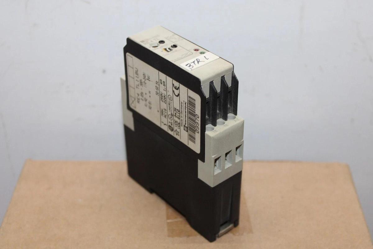 Used TELEMECANIQUE TIME DELAY RELAY RE4TL11BU 0.05S-300H 240V 5 AMP