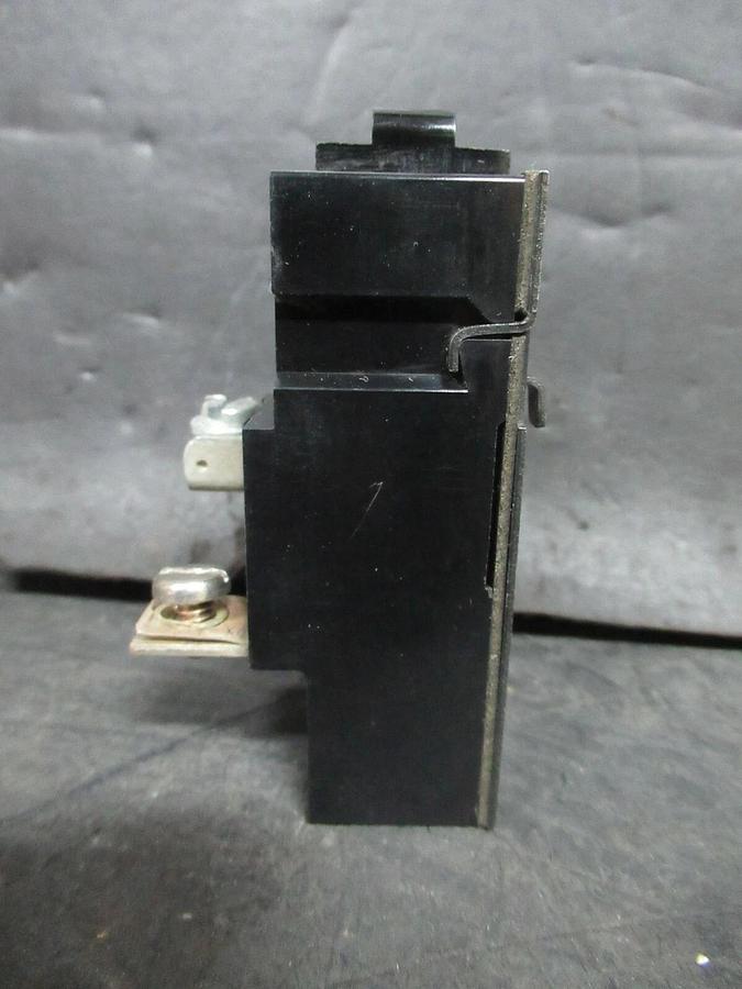 Used BULLDOG ELECTRIC / PUSHMATIC HACR BREAKER P-120 38258 20 AMP 240 VAC 1-POLE