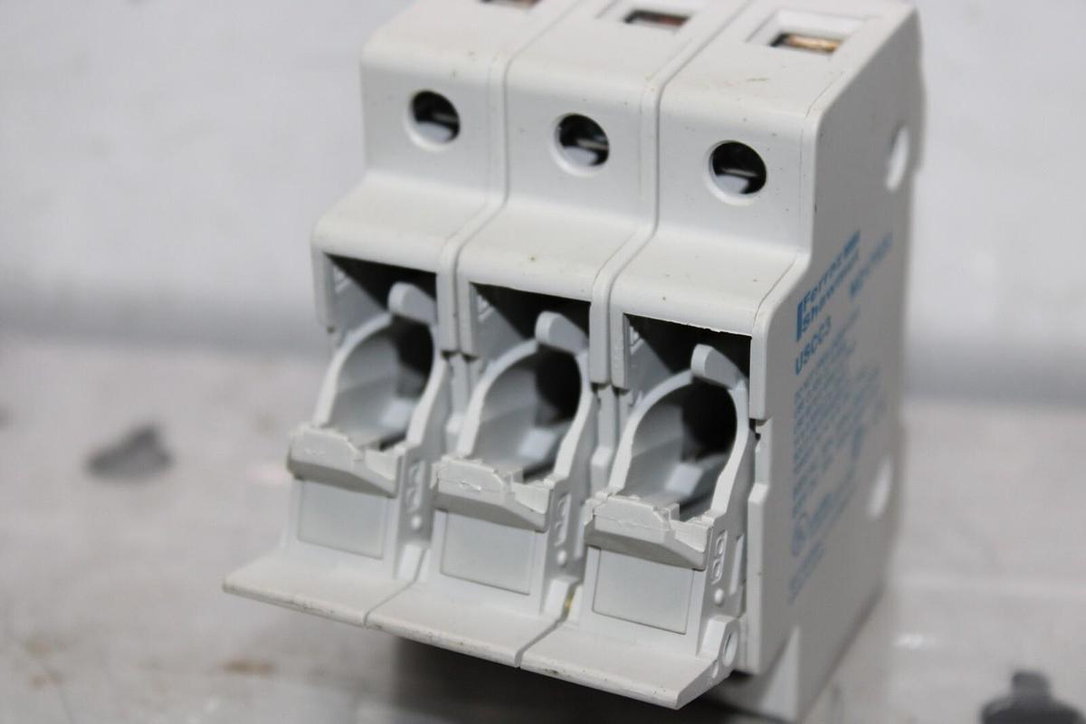 Used FERRAZ SHAWMUT ULTRASAFE FUSE HOLDER USCC3 M217522 3-POLE 600 VOLT 30 AMP