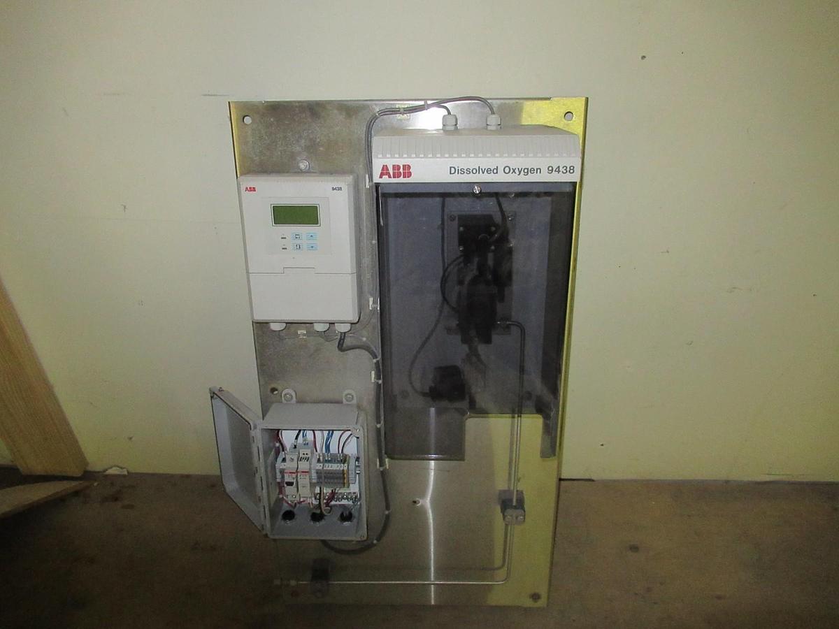 Used ABB INDUSTRIAL DISSOLVED OXYGEN ANALYZER MONITOR 9438 **WARRANTY INCLUDED**