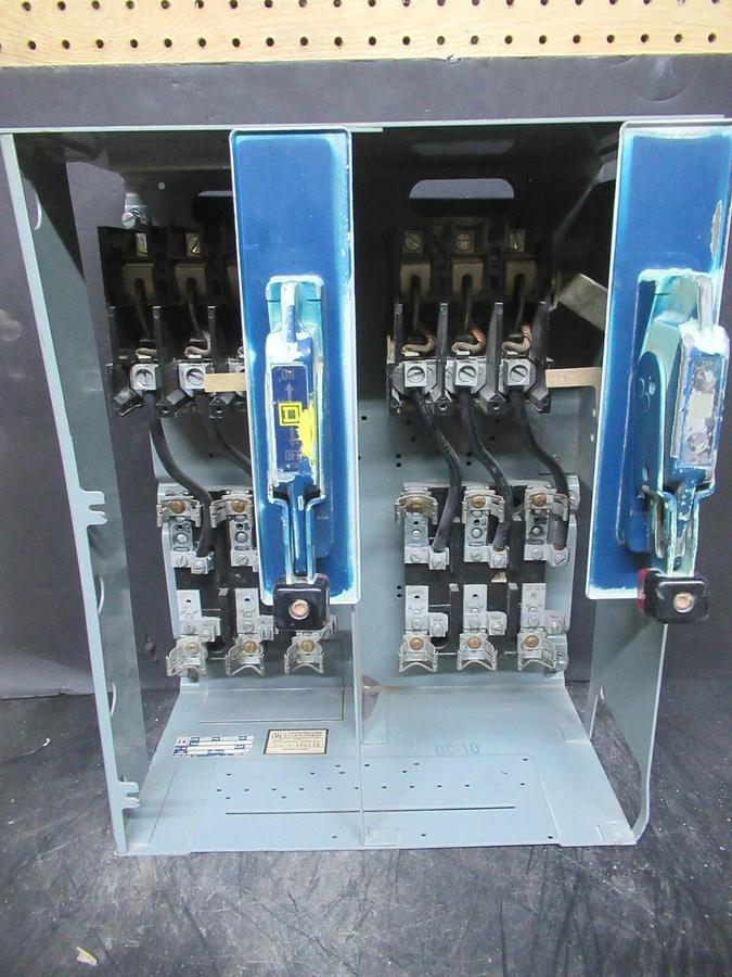 Used SQUARE D MCC MOTOR CONTROL DUAL FEEDER 17" MODEL 4 NO FUSES WITH DISCONNECTS