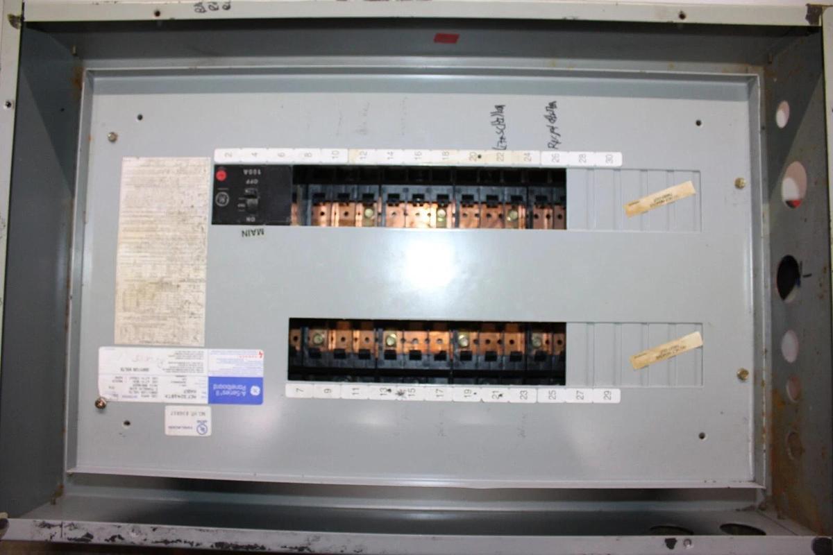 Used GE AB313 A-SERIES II PANELBOARD AEF3241BTX 100 AMP 3-PHASE 208Y/120V 3R ENCL.