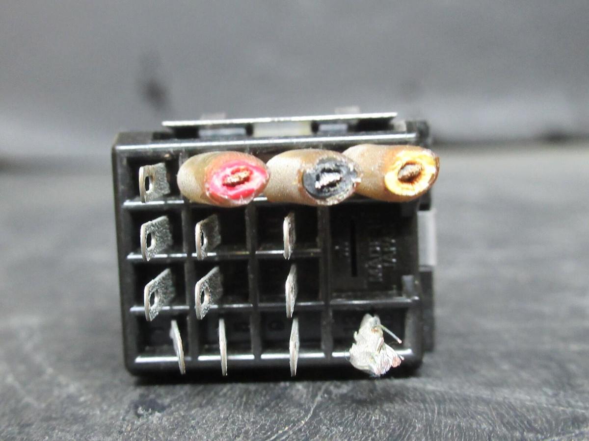 Used LOT OF 2 OMRON RELAYS MY4 200/220 240 VAC / 28 VDC 5 AMP **WARRANTY**