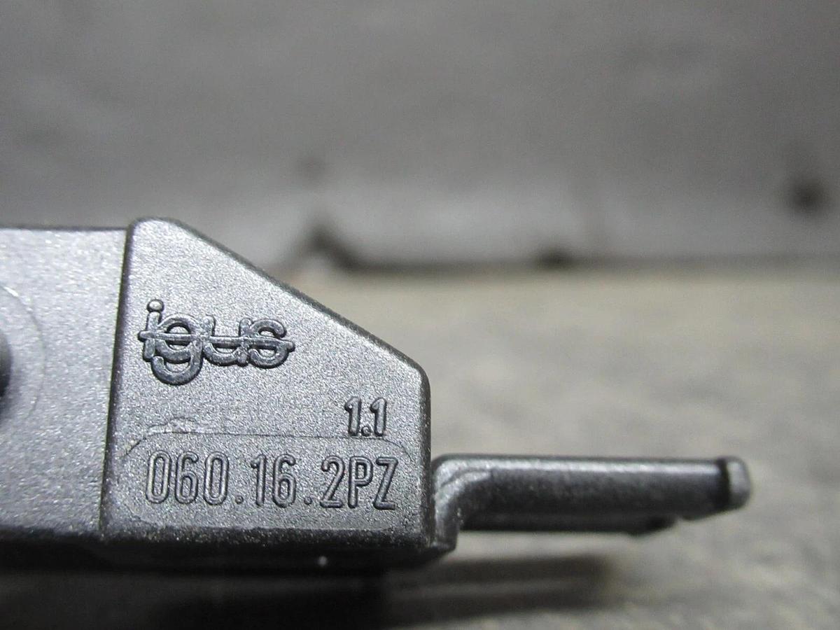 NEW IN BAG IGUS MOUNTING BRACKET ZIPPER 060-16-12PZMC **WARRANTY INCLUDED**