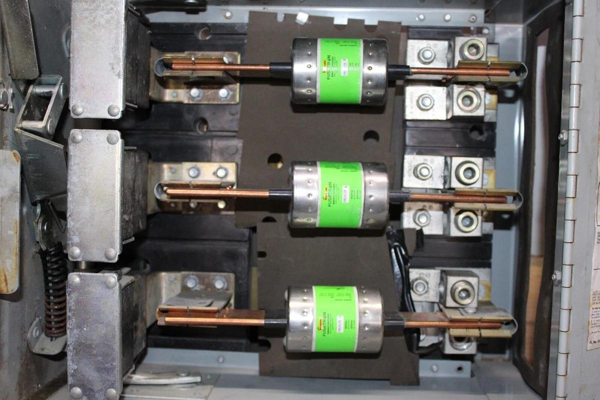 Used ITE VACU-BREAK PANELBOARD DISCONNECT SWITCH V7H3605 400 AMP 600 VAC 3-PHASE