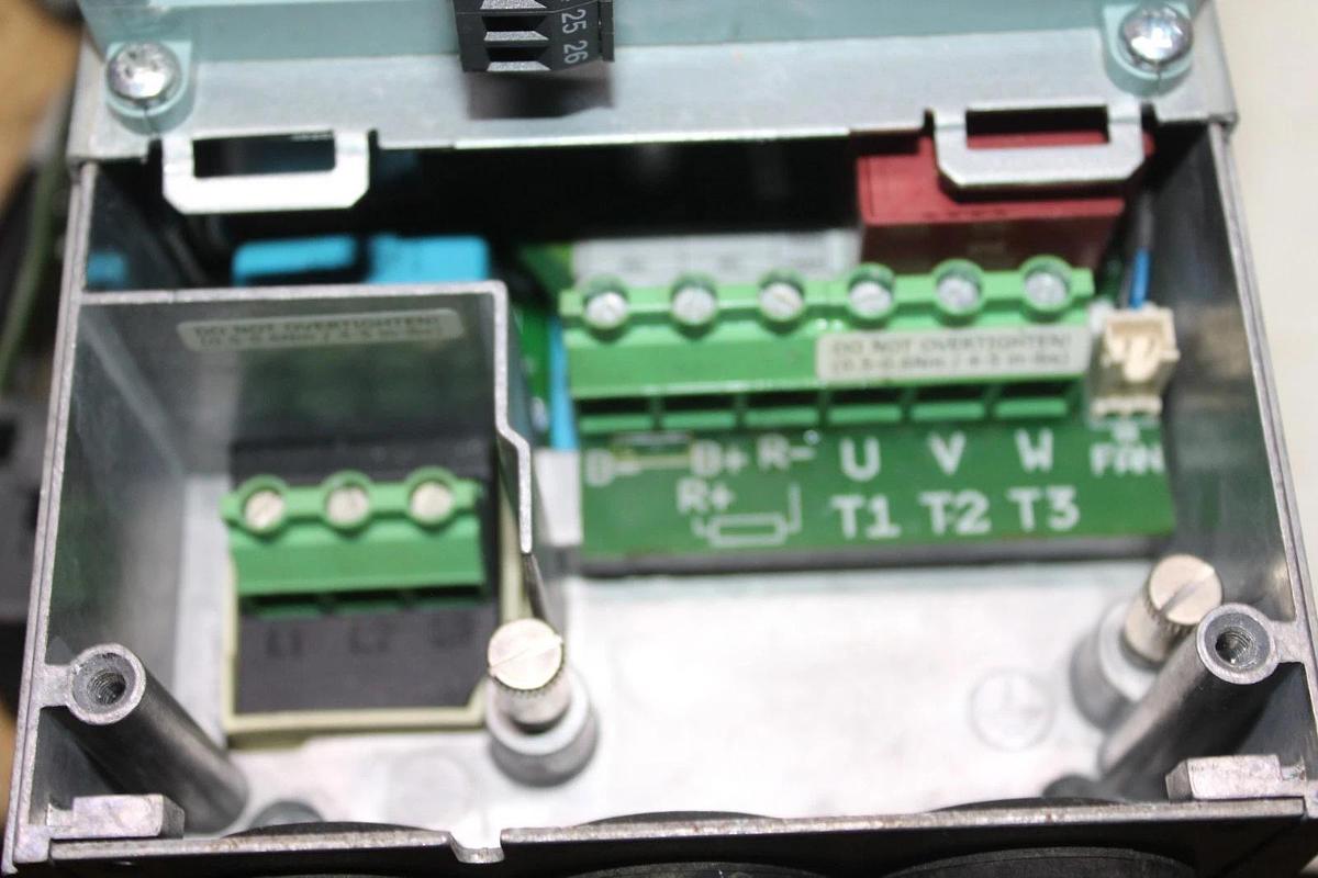 Used EATON VARIABLE FREQUENCY DRIVE HVX9000 HVX007A1-4A1B1 380 VOLT 12 AMP