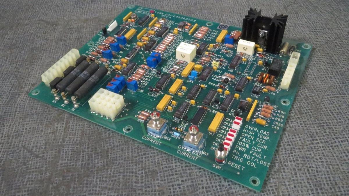 Used YORK LOGIC CONTROL CIRCUIT BOARD  MODEL/REVISION: 031-00936D002 REV A