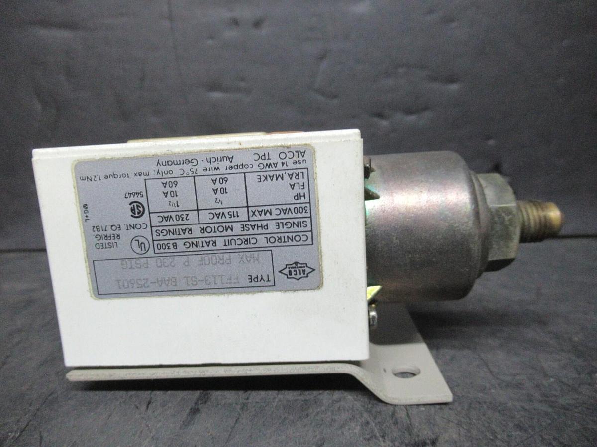 Used TRANE / ALCO PRESSURE CONTROL GAUGE X13200-256-01 / FF113-S1-BAA-25601