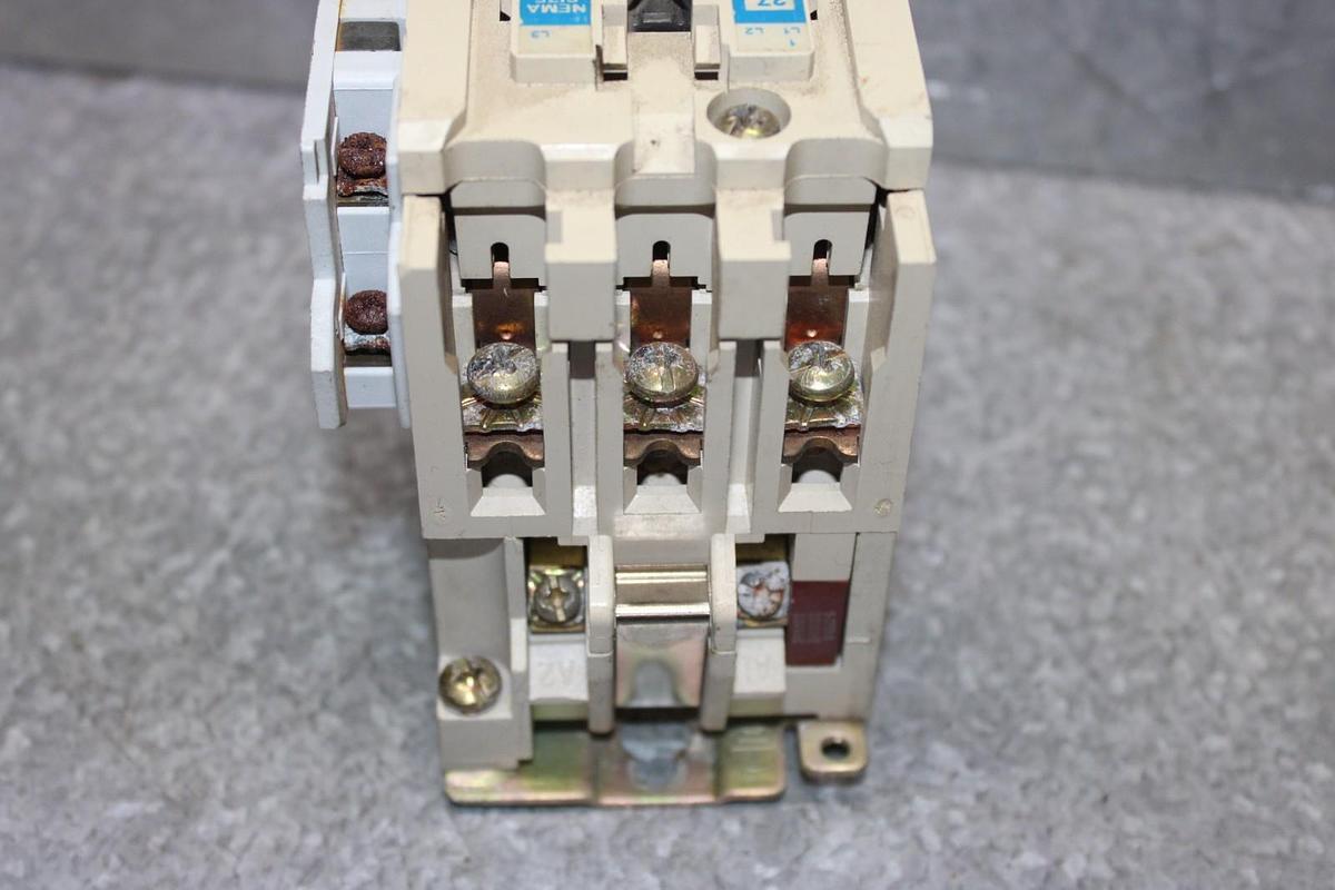 Used CUTLER-HAMMER NEMA CONTACTOR CN15DN3 27 AMP NEMA 1 COIL: 120V **WARRANTY**
