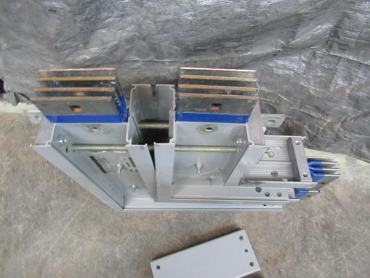 Used 3000 AMP GE SPECTRA SERIES FLATWISE 90° BUSWAY ELBOW 02692867 600 V 3 PH 3 W W/G