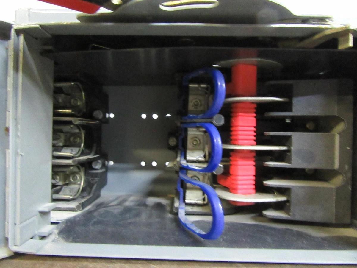 Used SQUARE D QMB SAFETY DISCONNECT SWITCH QMB362T 60 AMP 600 VAC 3-POLE 50 HP