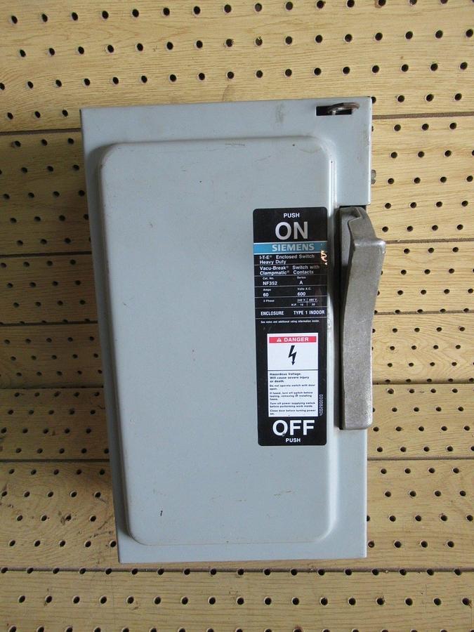 Used SIEMENS NON FUSIBLE SAFETY DISCONNECT SWITCH NF352 60A 600VAC 50HP 3 PH TYPE 1