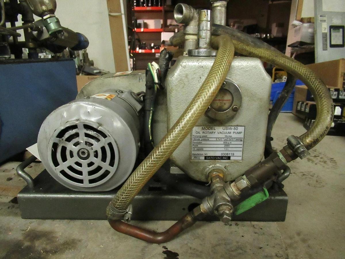 Used SATO VAC PHIL OIL ROTARY VACUUM PUMP USW-50 W/ MITSUBISHI SUPERLINE SF-JR MOTOR