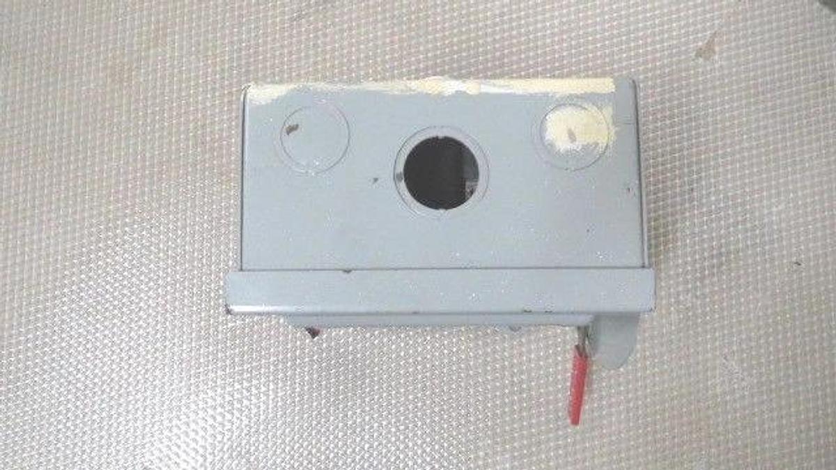 Used CUTLER HAMMER TYPE 1 NON-FUSIBLE SAFETY SWITCH 30 AMP 240 VAC MODEL DG321UGB