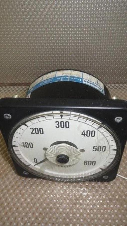 Used CROMPTON AC VOLT METER WITH 250V RANGE AND 600V SCALE MODEL 05GARSSJ