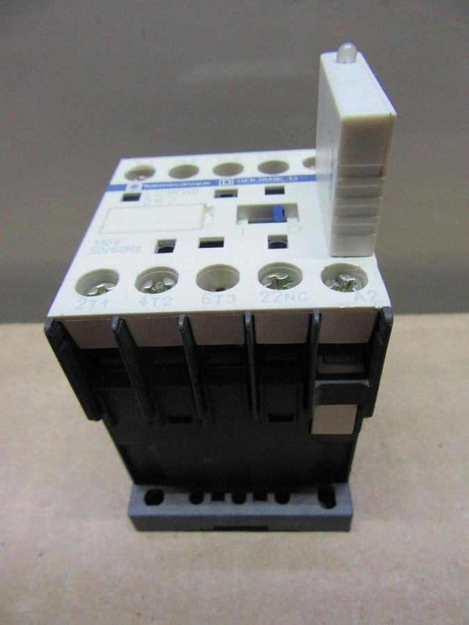 Used LOT OF 4 SQUARE D RELAY LC1K06-01F7 600 VOLT 15 AMP 3-PHASE W/ INDICATOR