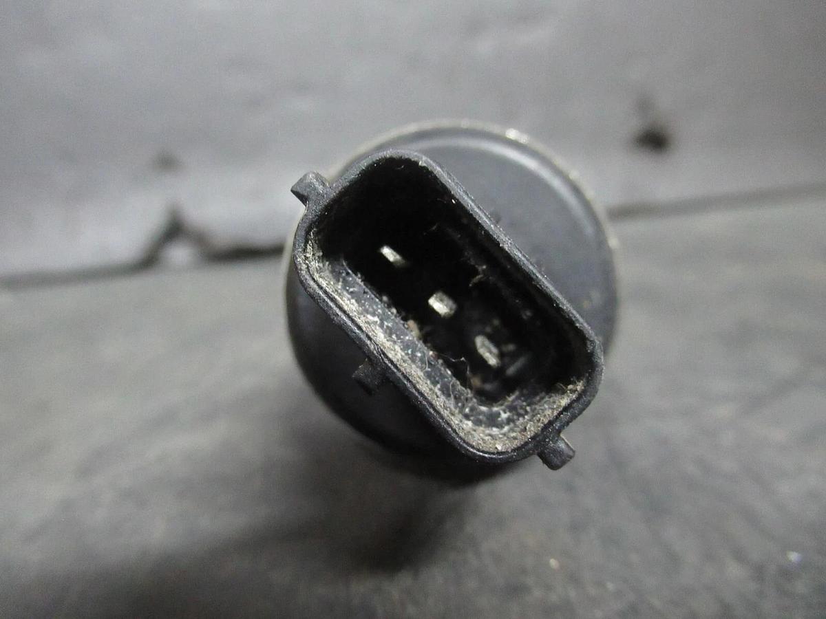 Used YORK PRESSURE TRANSDUCER 0225-28678 AKS-32R 060G1485 5 VDC 300 PSIS