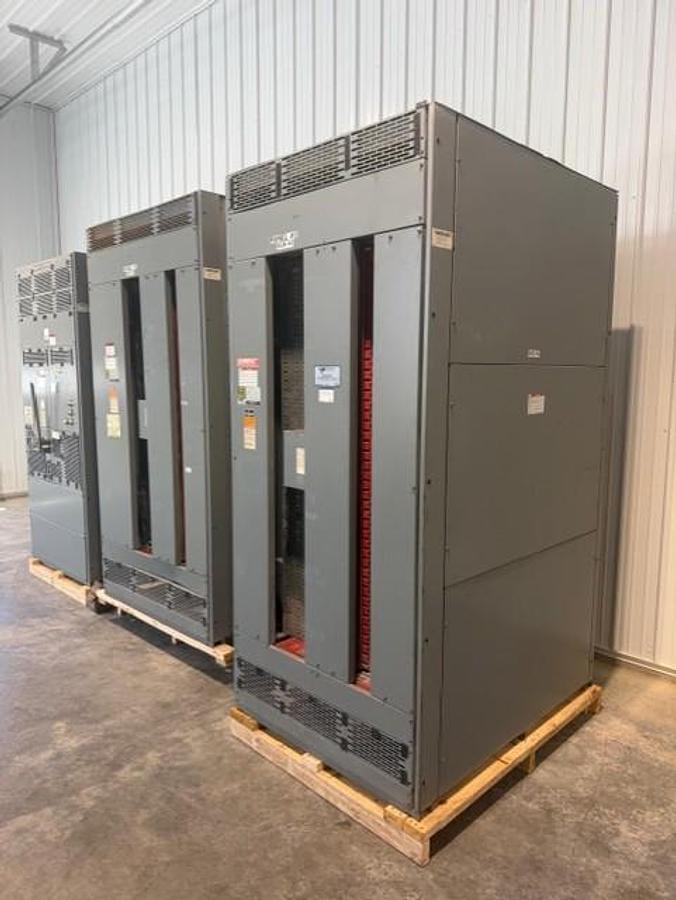 Used SQUARE D 4000 AMP SWITCH GEAR MAIN & 2 SECTIONS OF DISTRIBUTION 480 VOLT BP03640