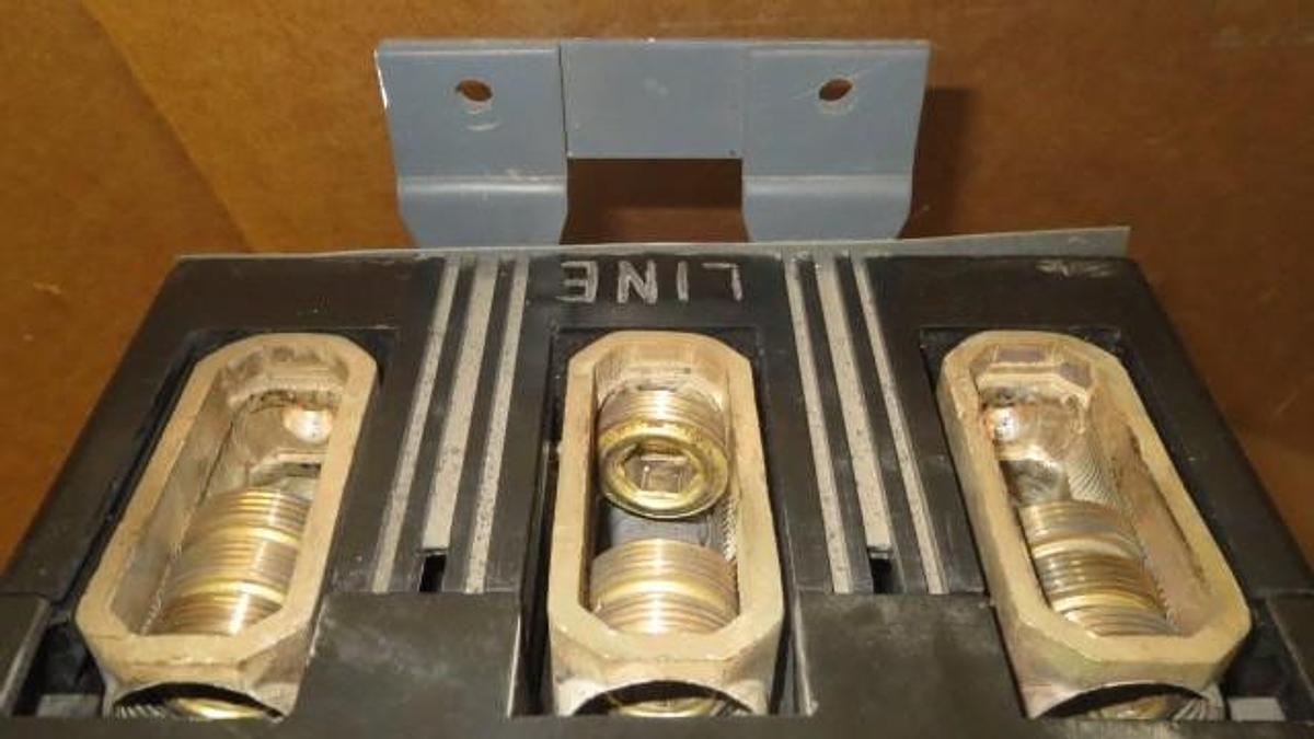 Used 800 AMP GE BREAKER 600 VOLT W/ 600 AMP SHUNT TRIP TKM836F000 **WARRANTY!**