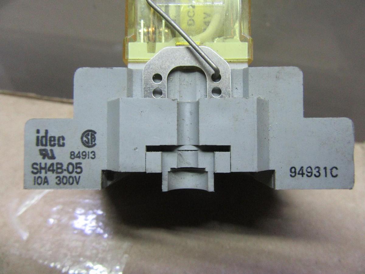 Used LOT OF 2 IDEC RELAY RH4B-U 24 VDC W/ SH4B-05 BASE 10 AMP 300 VOLT