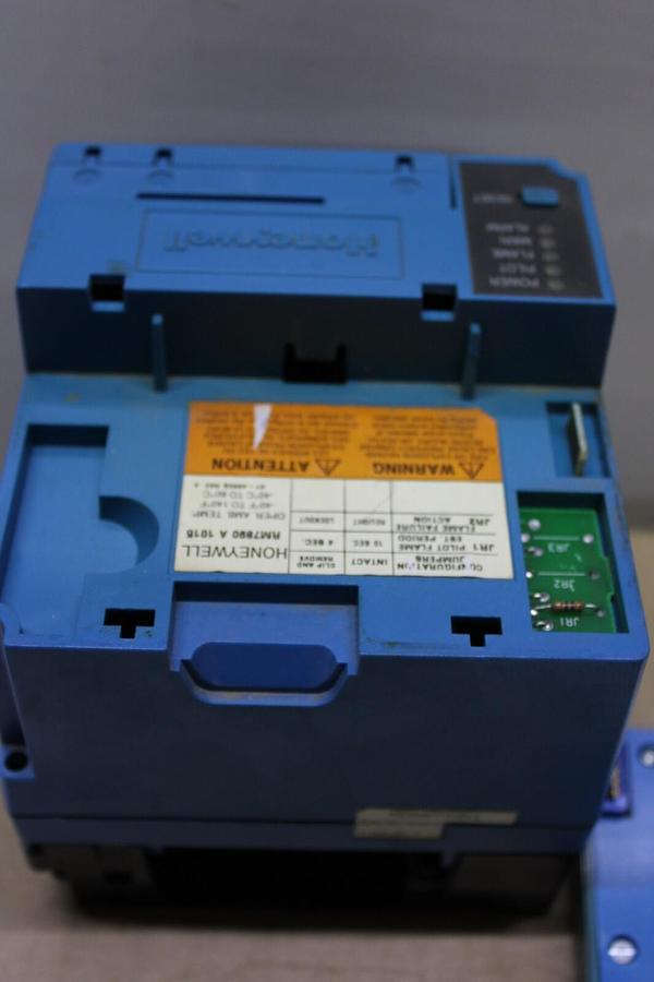 Used HONEYWELL RECTIFICATION FLAME AMPLIFIER RM7890-A-1015 W/ S7800-A-1001 REV. 2018