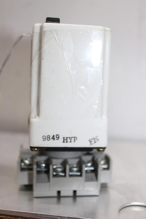 Used DAYTON TIME DELAY RELAY 6A855 0.05 SEC TO 999 MIN 120/240 VAC 10 AMP 1/3 HP