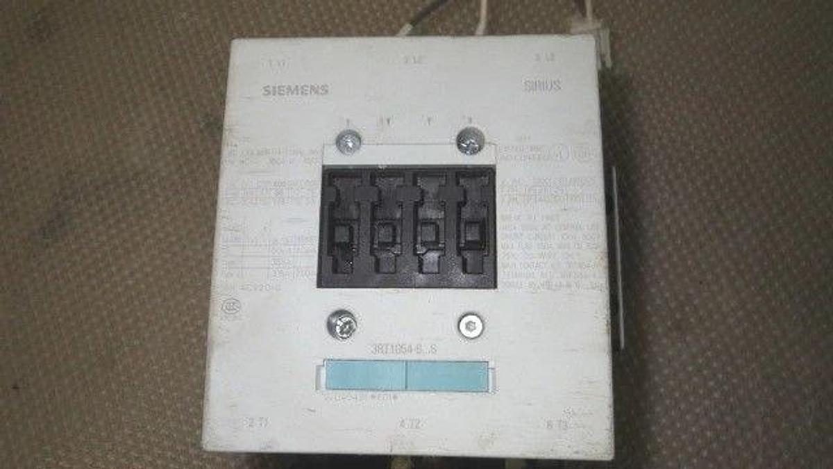 Used SIEMENS SIRIUS CONTACTOR 140 AMP 600 VAC WITH 127 V COIL MODEL 3RT1054-6