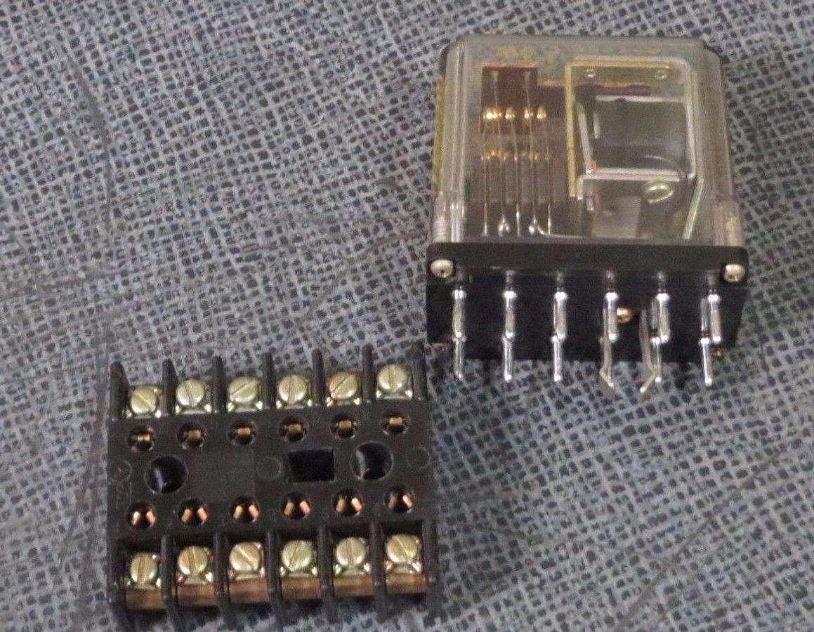 STRUTHERS DUNN RELAY WITH DUNCO BASE! 219BBXP 24 VDC COIL 120V 10 AMP