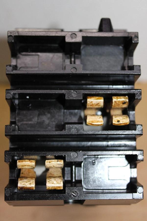 Used SQUARE D POWERPACT BREAKER QDA221001 100 AMP 240 VAC 2-POLE