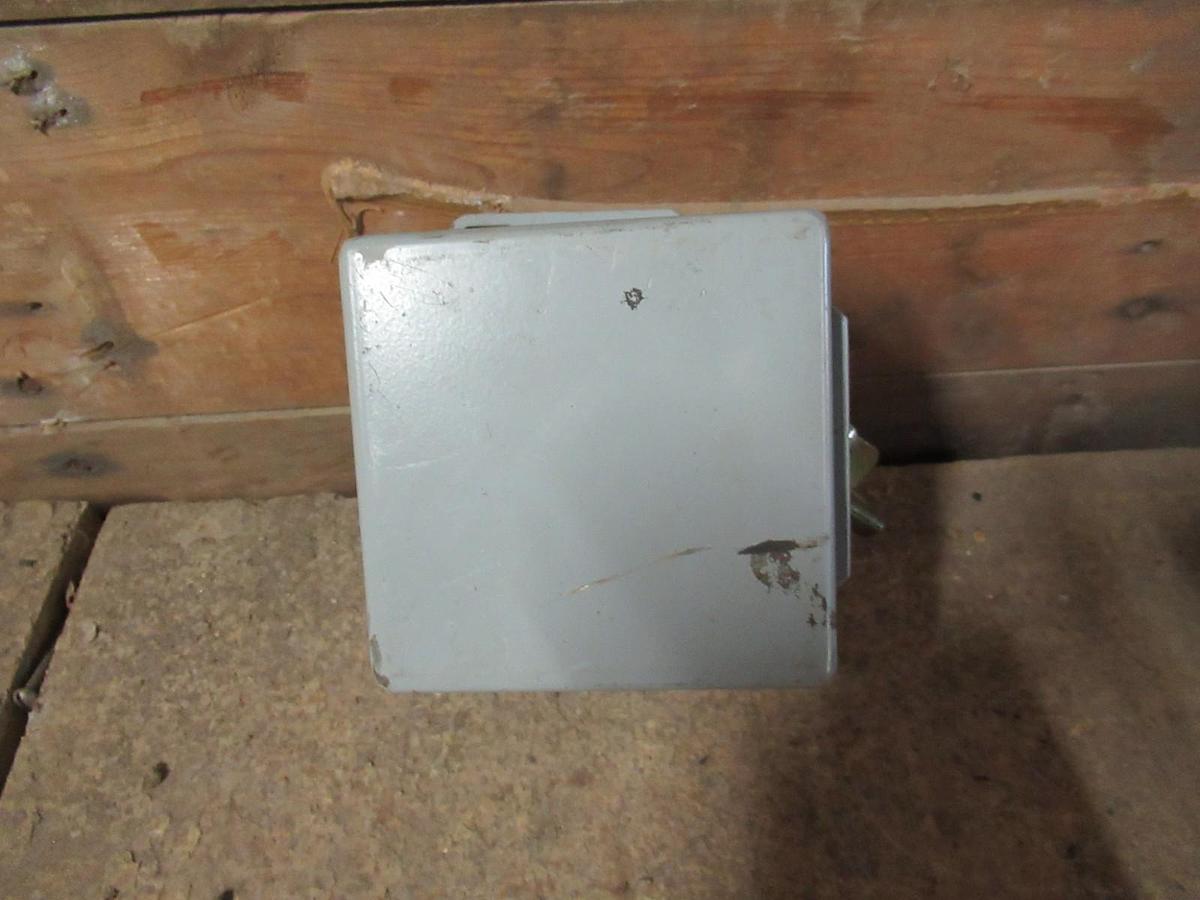 Used ELECTROMATE ENCLOSURE TYPE 12,13 E-404CH 4" x 4" x 3" **WARRANTY INCLUDED**