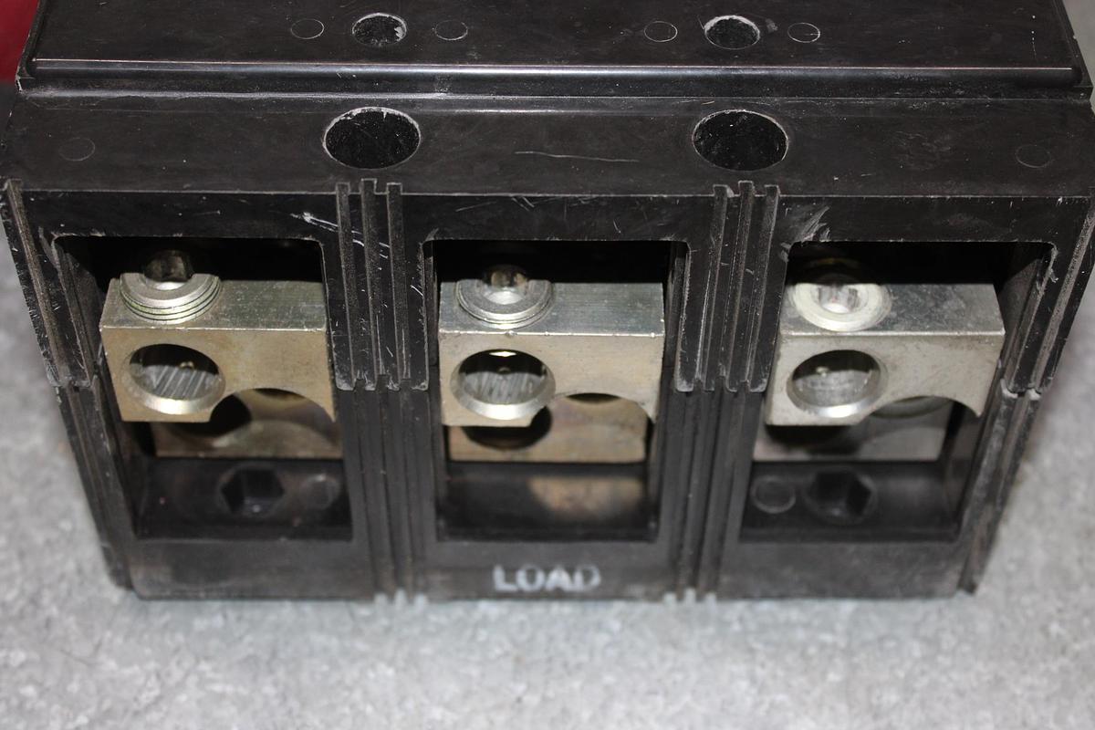 Used CUTLER-HAMMER CIRCUIT BREAKER MS360700A 700 AMP 600 VAC 3-POLE