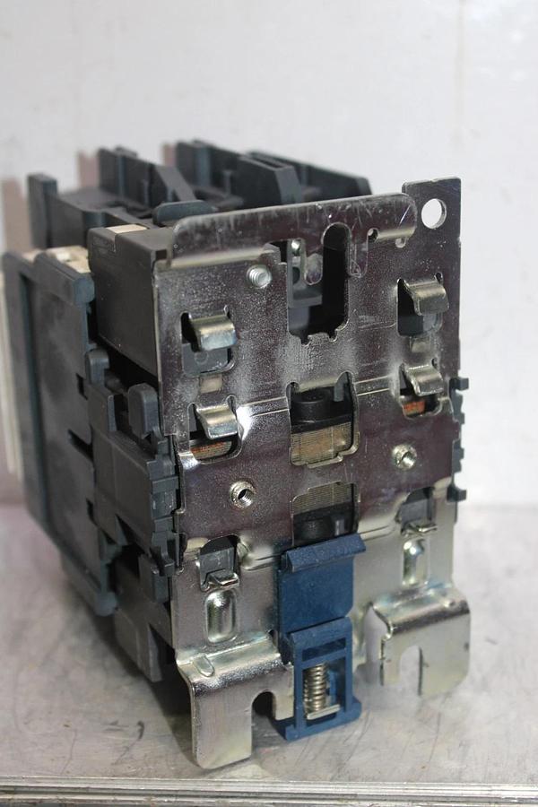 Used SCHNEIDER CONTACTOR LC1D80 110 AMP 600 VAC 60 HP 3-PHASE 3-POLE COIL: 110 VOLT