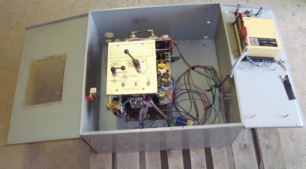 Used ASCO 150 AMP AUTOMATIC TRANSFER SWITCH 208 Y / 120 VAC 3 PHASE BULLETIN 940